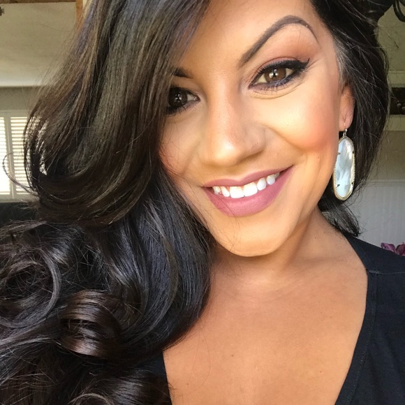 Meet your Posher, Lisette - Picture 1 of 1